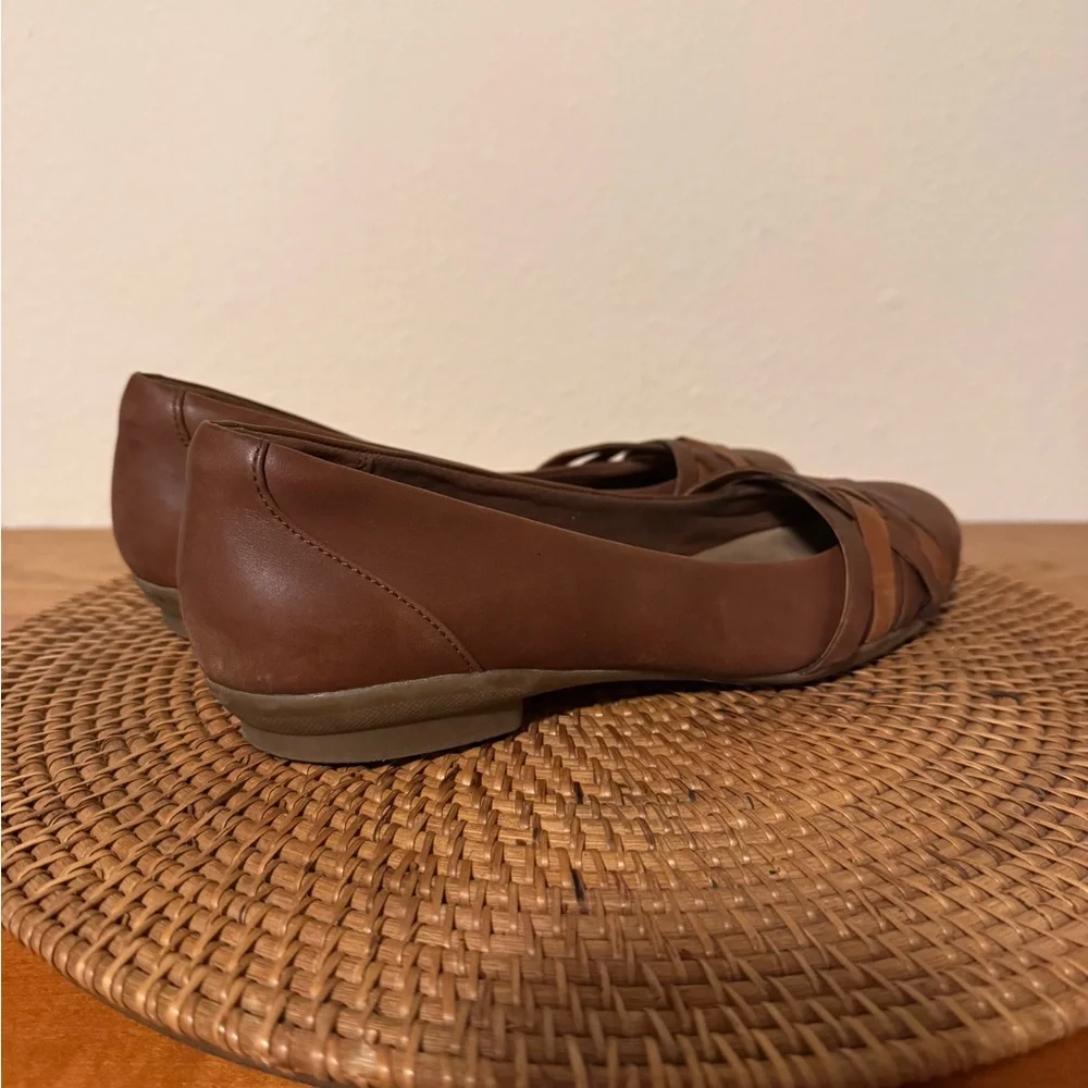 Clarks Women's‎ Brown Leather Woven Flats